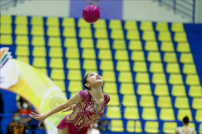Gymnast Nguyen Vu Ha Phuong (Vietnam) competes in the ball event of artistic gymnastics. VNA Photo