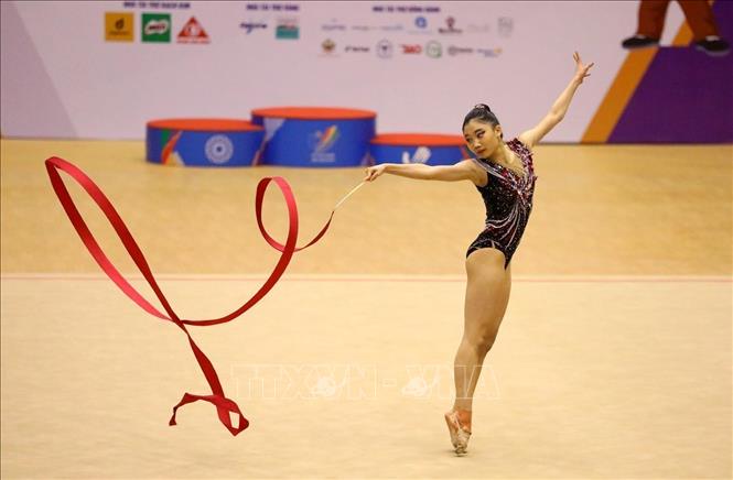 Gymnast Low Yu Yenn (Singapore) competes in the ribbon event of artistic gymnastics. VNA Photo