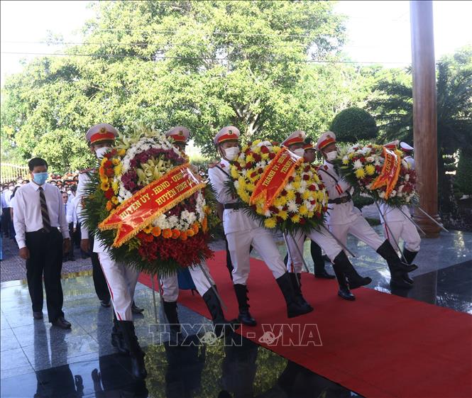 Trong ảnh: Quang cảnh lễ dâng hương, dâng hoa tại Đền thờ Bác Hồ. Ảnh: Chanh Đa-TTXVN