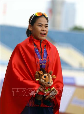 Nguyen Thi Thanh Phuc wins a gold from the 20km walk race for women. VNA Photo: Huy Hùng