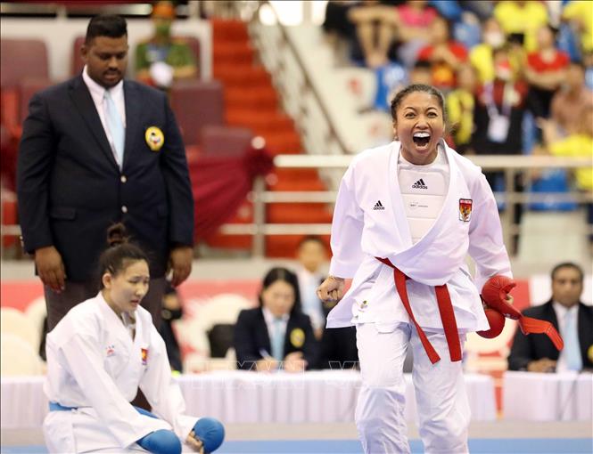 VĐV Sanyistyarani C. (Indonesia) vui mừng trước trận thắng trong vòng loại, nội dung Kumite nữ, hạng dưới 55 kg. Ảnh: Thanh Tùng – TTXVN