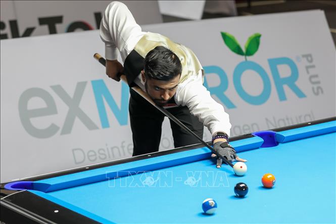 VĐV Sharik Aslam Sayed (Singapore) thi đấu nội dung 10 Ball Pool. Ảnh: Khánh Hoà - TTXVN