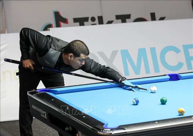 VĐV Supat Wattanawonna (Thái Lan) thi đấu nội dung 10 Ball Pool. Ảnh: Khánh Hoà - TTXVN