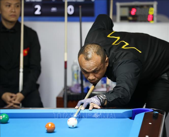 VĐV Chamrine Touch (Campuchia) thi đấu nội dung 10 Ball Pool. Ảnh: Khánh Hoà - TTXVN
