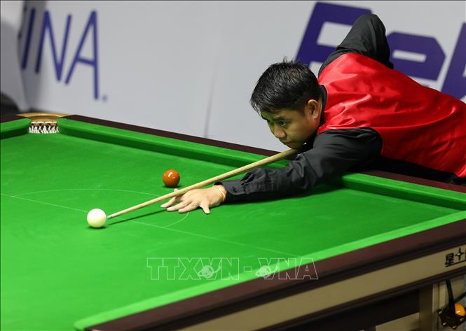VĐV Suriya Minalavong (Lào) thi đấu nội dung Snooker. Ảnh: Khánh Hoà - TTXVN