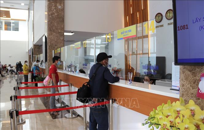 Trong ảnh: Người dân đăng ký khám bệnh tại Bệnh viện Truyền máu - Huyết học Thành phố Hồ Chí Minh cơ sở 2. Ảnh: Đinh Hằng - TTXVN