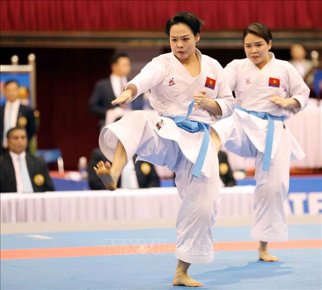 Kata đồng đội nữ và mang về thêm một HCV cho đội tuyển Karate Việt Nam. Ảnh: Thanh Tùng – TTXVN