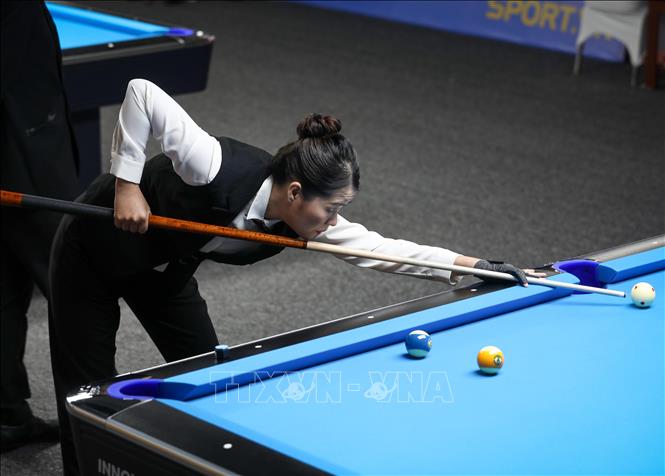 VĐV Bùi Xuân Vàng (Việt Nam) thi đấu nội dung 10 Ball Pool nữ. Ảnh: Khánh Hoà - TTXVN