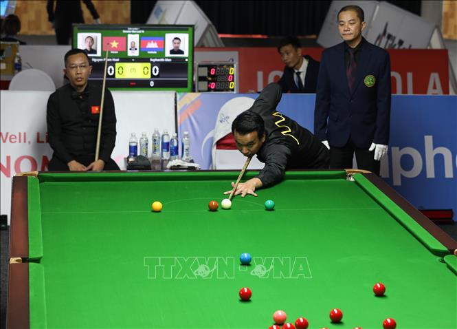 VĐV Sophanith Men (Campuchia) thi đấu nội dung Snooker. Ảnh: Khánh Hoà - TTXVN