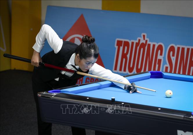 VĐV Bùi Xuân Vàng (Việt Nam) thi đấu nội dung 10 Ball Pool nữ. Ảnh: Khánh Hoà - TTXVN