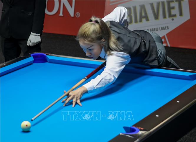 VĐV Santhinee Jaisuekul (Thái Lan) thi đấu nội dung 10 Ball Pool nữ. Ảnh: Khánh Hoà - TTXVN