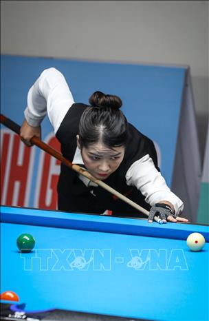 VĐV Bùi Xuân Vàng (Việt Nam) thi đấu nội dung 10 Ball Pool nữ. Ảnh: Khánh Hoà - TTXVN