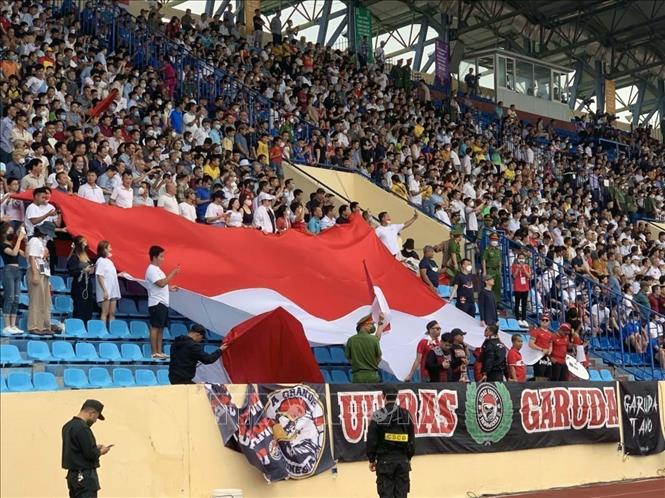 Indonesian supporters at the Thien Truong Stadium. VNA Photo: Quốc Khánh