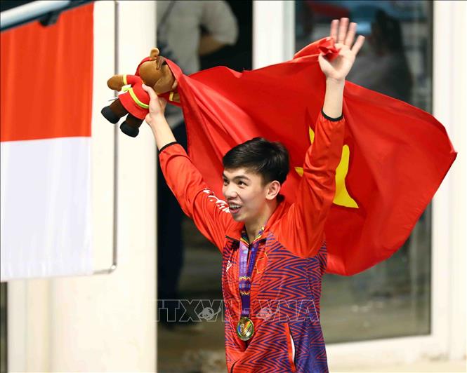 Swimmer Nguyen Huy Hoang personally pocketed four gold medals and contributed to the victory of the Vietnamese team in the men’s 4x100m relay. VNA Photo: Phạm Kiên
