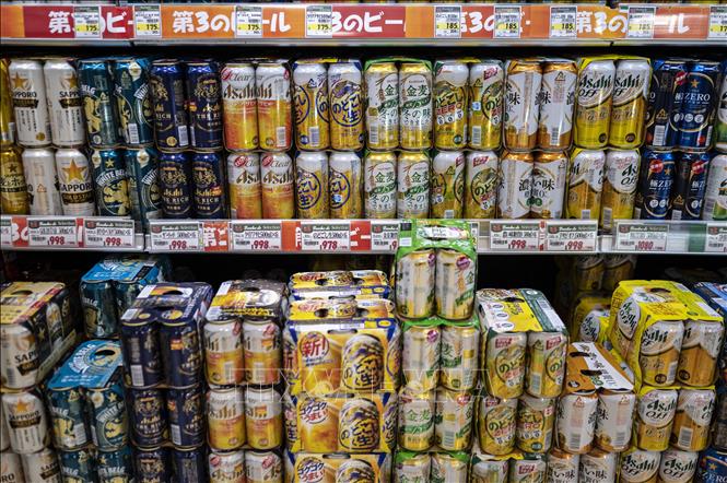 Trong ảnh: Hàng hóa được bày bán tại một siêu thị ở Tokyo, Nhật Bản. Ảnh: AFP/TTXVN
