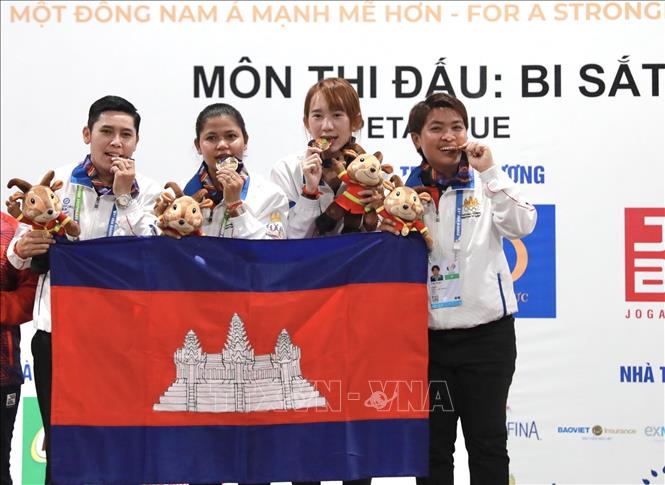 Cambodian team wins the gold medal in the women’s triples of petanque at SEA Games 31 on May 19. VNA Photo: Hoàng Hiếu
