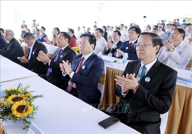 Trong ảnh: Các đại biểu dự Lễ khởi công. Ảnh: Thái Thuần -TTXVN