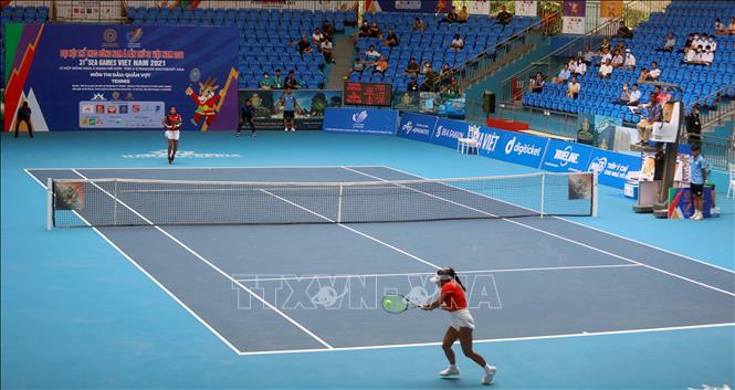 Vietnamese tennis player Chanelle Van Nguyen was defeated in straight sets by her Thai opponent Anchisa Chanta in the semi-final. VNA Photo: Thê Duyệt