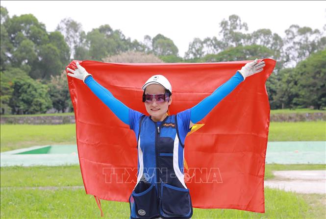 Vietnamese shooter Hoang Thi Tuat earns a gold medal in the women’s trap on May 19 at SEA Games 31. VNA Photo: Vũ Sinh