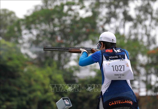 Vietnamese shooter Hoang Thi Tuat competes in women’s trap on May 19 at SEA Games 31. VNA Photo: Vũ Sinh