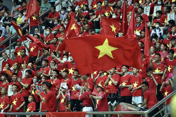 Đông đảo khán giả đến nhà thi đấu cổ vũ cho đội tuyển futsal Việt Nam. Ảnh: Hoàng Linh-TTXVN