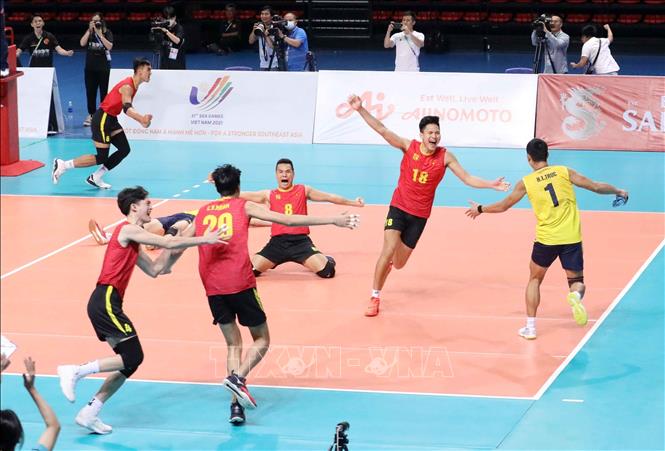  Vietnamese players celebrate their victory. VNA Photo: Anh Tuấn