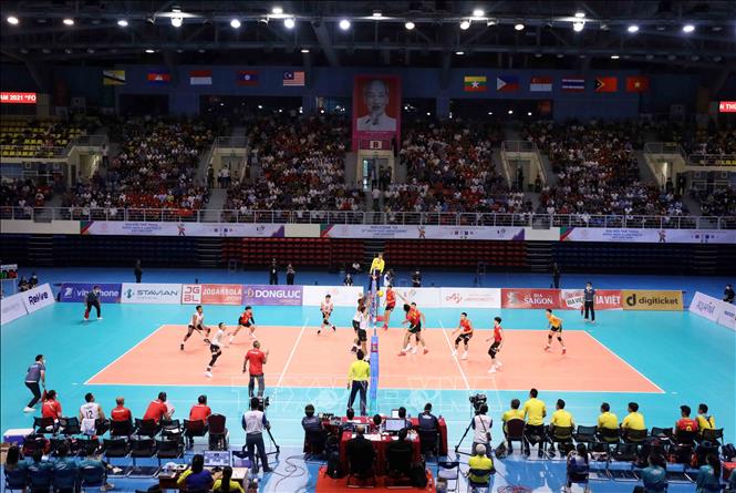 The game goes dramatically at the Dai Yen Gymnasium. VNA Photo: Anh Tuấn