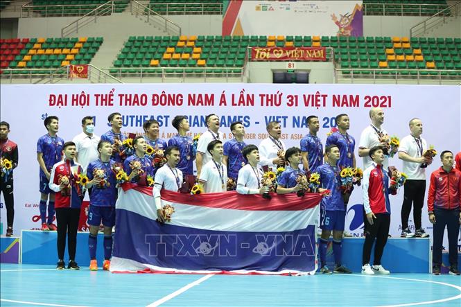 The men’s futsal team of Thailand wins the gold medal in the men’s futsal competition at SEA Games 31. VNA Photo