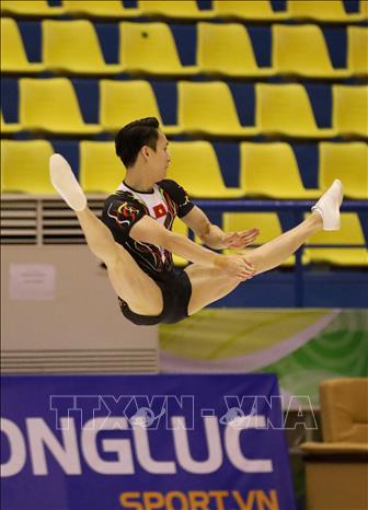 VĐV Phan Thế Gia Hiển (Việt Nam) thi đấu nội dung đơn nam. Ảnh: Khánh Hoà - TTXVN