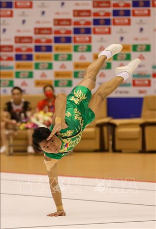 VĐV Tangonan Carl Joshua P (Philippines) thi đấu nội dung đơn nam. Ảnh: Khánh Hoà - TTXVN