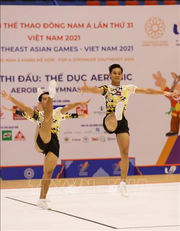 Đội Aerobic Campuchia thi đấu nội dung nhóm bài 3 người. Ảnh: Khánh Hoà - TTXVN