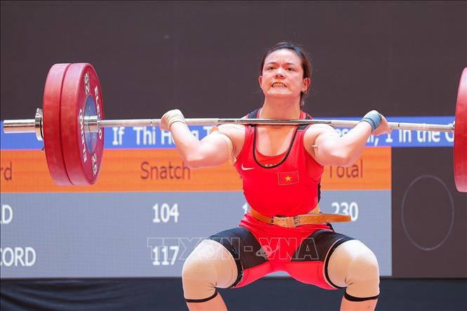 Vietnamese weightlifter Pham Thi Hong Thanh clinched the gold in the women’s 64kg category at SEA Games 31 on May 21. VNA Photo