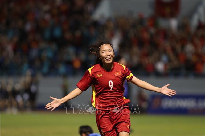 Niềm vui của đội trưởng Huỳnh Như sau khi ghi bàn mở tỷ số ở phút 59. Ảnh: Hoàng Linh-TTXVN