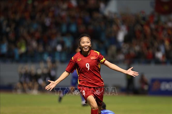 Niềm vui của đội trưởng Huỳnh Như sau khi ghi bàn mở tỷ số ở phút 59. Ảnh: Hoàng Linh-TTXVN