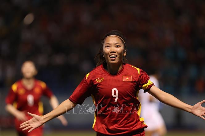 Niềm vui của đội trưởng Huỳnh Như sau khi ghi bàn mở tỷ số ở phút 59. Ảnh: Hoàng Linh-TTXVN