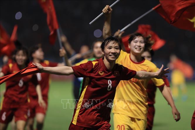 Các cô gái ăn mừng tấm HCV SEA Games lần thứ 3 liên tiếp. Ảnh: Hoàng  Linhh-TTXVN