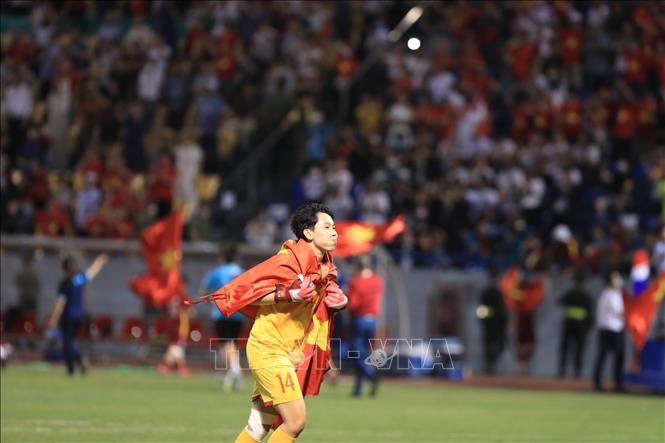 Thủ môn Kim Thanh đóng góp công lớn trong chiến thắng của đội tuyển nữ Việt Nam khi hoá giải thành công nhiều pha bóng nguy hiểm từ đội Thái Lan. Ảnh: Hoàng Linh-TTXVN