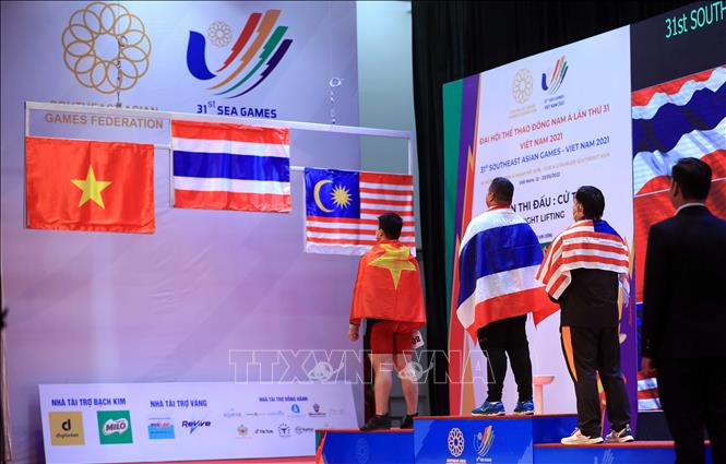 Nghi lễ kéo cờ và cử Quốc thiều của Thái Lan. Ảnh: Huy Hùng - TTXVN