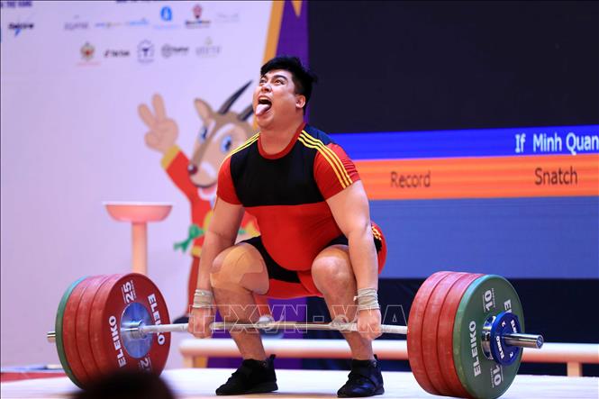 VĐV Nguyễn Minh Quang (Việt Nam) thực hiện nội dung cử đẩy của chung kết hạng cân trên 89 kg nam. Ảnh: Huy Hùng - TTXVN