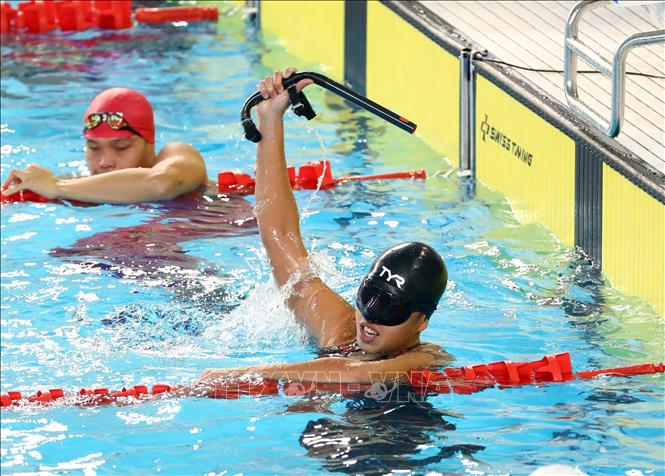 Niềm vui của VĐV Nguyễn Thành Lộc (Việt Nam) giành HCV và phá kỷ lục SEA Games nội dung 50m lặn vòi hơi chân vịt nam với thành tích 15 giây 60. Ảnh: Phạm Kiên - TTXVN
