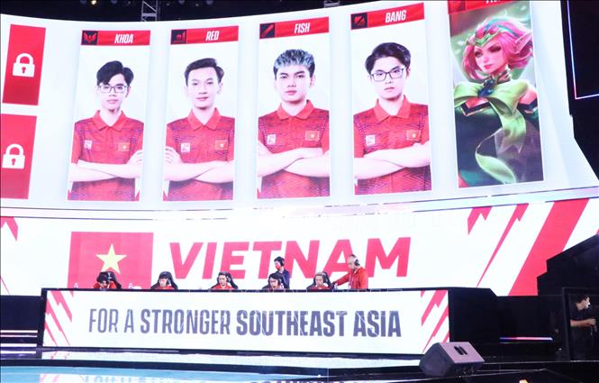 VĐV đội tuyển Việt Nam thi đấu chung kết nội dung Liên quân mobile. Ảnh: Minh Đông-TTXVN