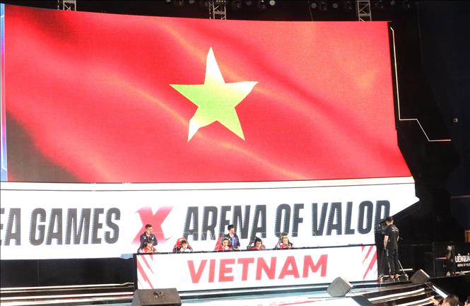 VĐV đội tuyển Việt Nam thi đấu chung kết nội dung Liên quân mobile. Ảnh: Minh Đông-TTXVN