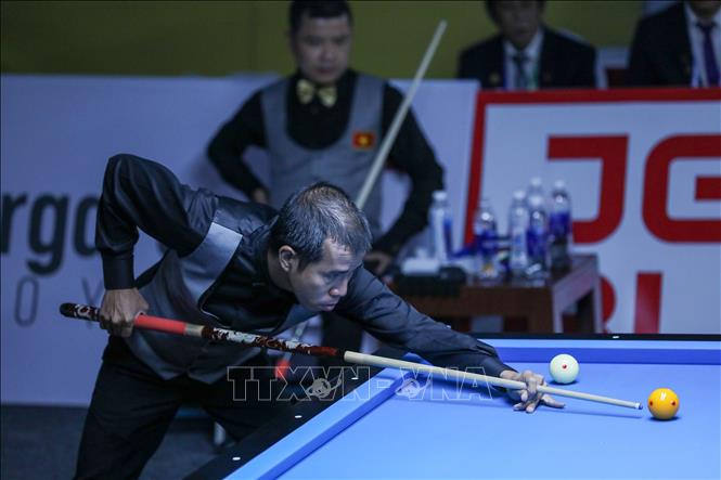 Quyet Chien is considered one of the most difficult players to beat in the three-cushion carom. VNA Photo: Khánh Hòa