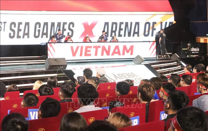 VĐV đội tuyển Việt Nam thi đấu chung kết nội dung Liên quân mobile. Ảnh: Minh Đông-TTXVN