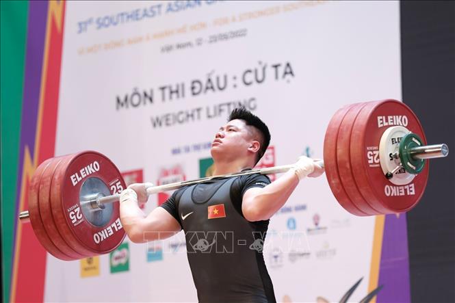 Athlete Bui Tuan Anh (Vietnam) competes in the men's 89 kg class and won silver. VNA Photo