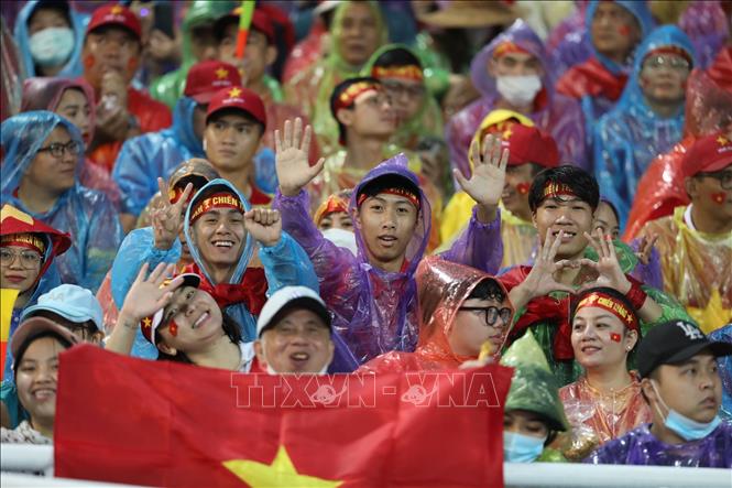 Rất đông cổ động viên Việt Nam trên khán đài để cổ vũ cho các cầu thủ U23 thi đấu. Ảnh: Minh Quyết - TTXVN