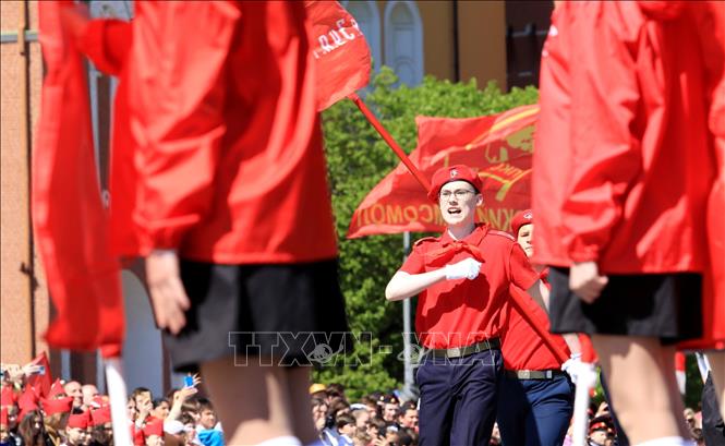 Trong ảnh: Nghi thức rước cờ Đội Thiếu niên tiền phong mang tên Lênin trên Quảng trường Đỏ. Ảnh: Trần Hiếu - PV TTXVN tại Nga