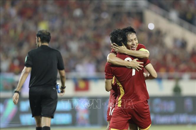 Các cầu thủ U23 Việt Nam ăn mừng bàn thắng mở tỷ số của Nhâm Mạnh Dũng ở phút 83. Ảnh: Minh Quyết-TTXVN