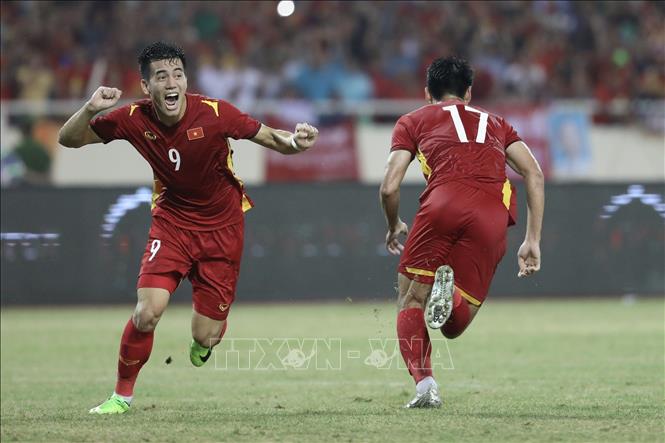 Các cầu thủ U23 Việt Nam ăn mừng bàn thắng mở tỷ số của Nhâm Mạnh Dũng ở phút 83. Ảnh: Minh Quyết-TTXVN
