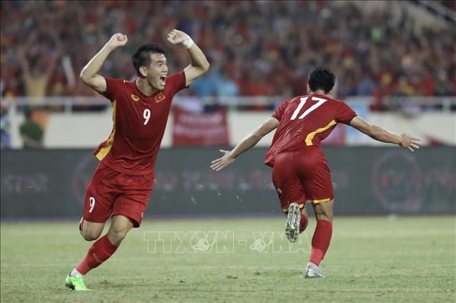 Các cầu thủ U23 Việt Nam ăn mừng bàn thắng mở tỷ số của Nhâm Mạnh Dũng ở phút 83. Ảnh: Minh Quyết-TTXVN